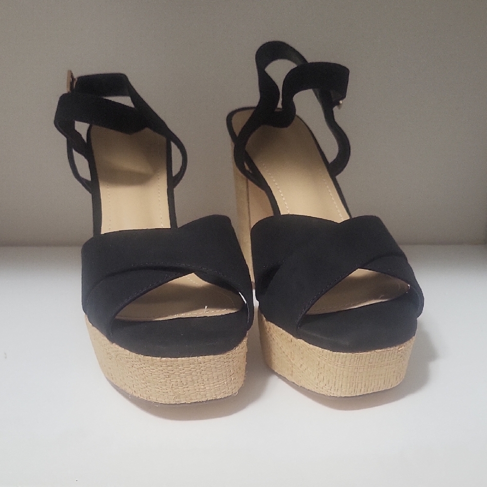 JustFab Black and Tan Platform Sandals